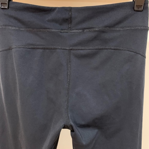 UNDER ARMOUR Crop Black Leggings - Picture 6 of 8